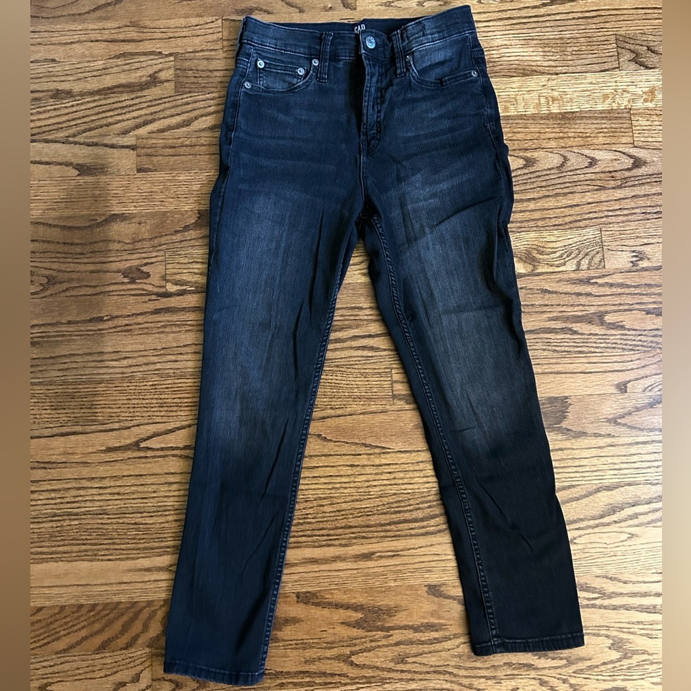 GAP Black Skinny Jeans with Stretch and Mid-Rise Fit